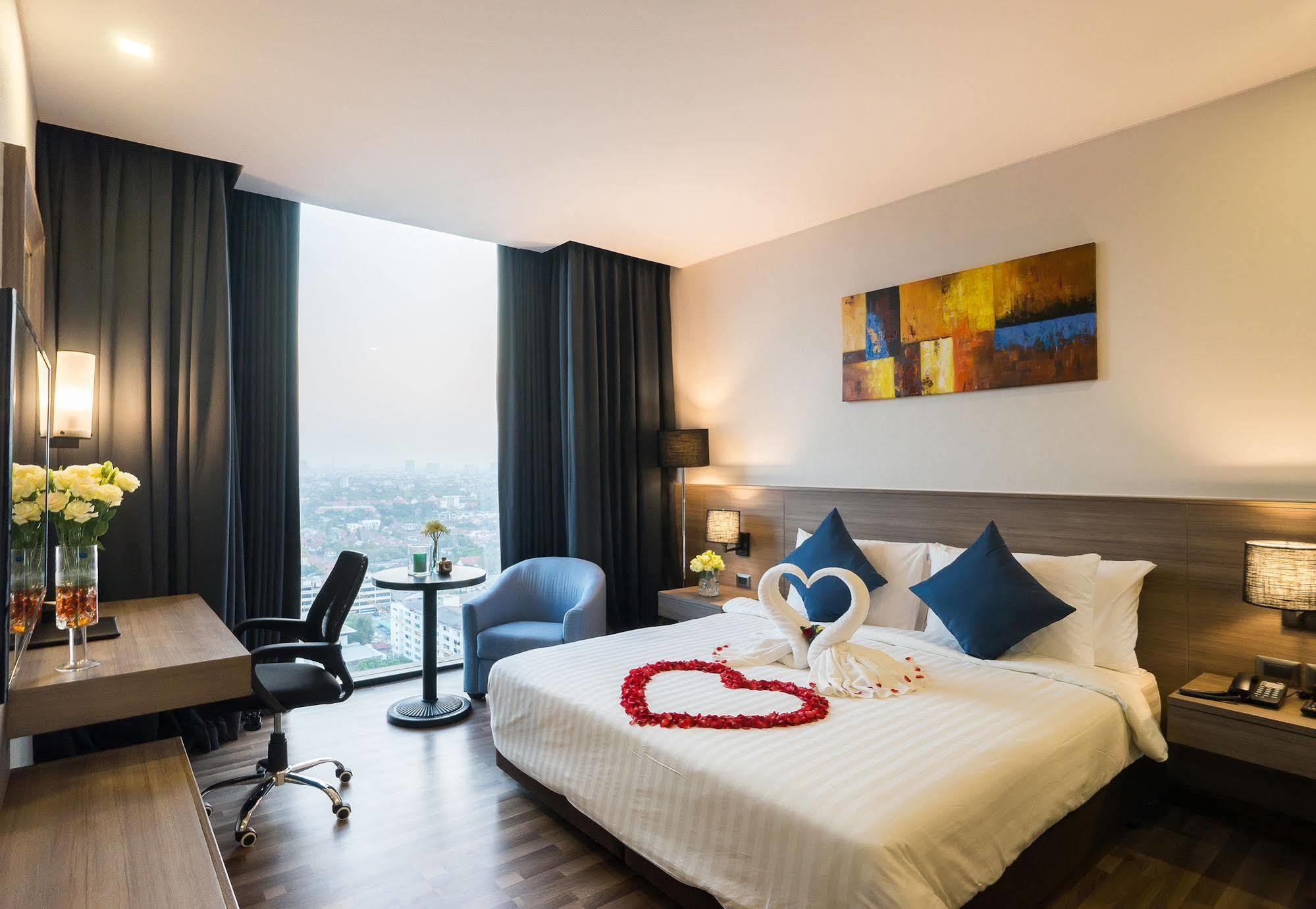 Best Western Plus Wanda Grand Hotel Nonthaburi Bagian luar foto